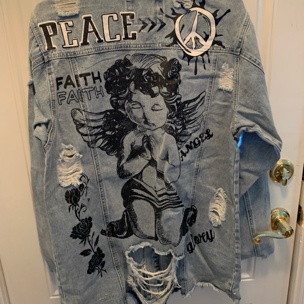 Men’s denim jacket, size small, never worn!